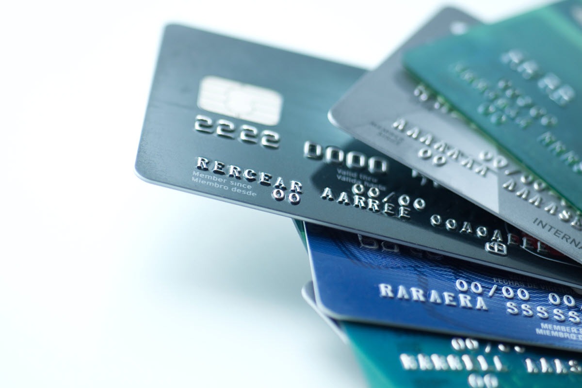 Blue middle credit card chosen from group of 5 cards.