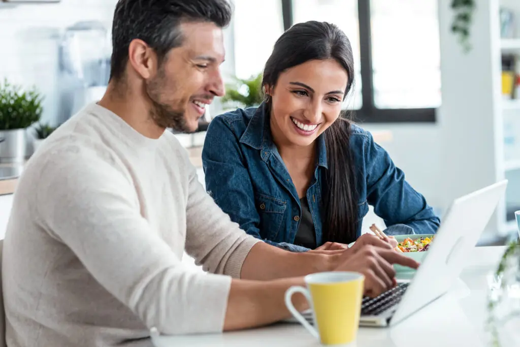 Comparing Top $30,000 Personal Loans A couple using a laptop to compare top $30,000 personal loan offers.