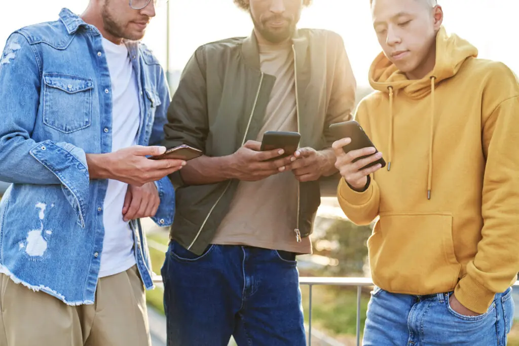 Comparing Poor-Credit Personal Loans People are using smartphones to compare poor-credit personal loan offers in the 400–499 range.
